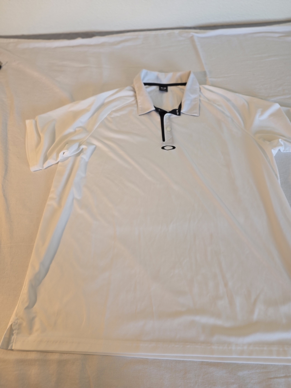 Oakley Men’s 2XL White Polo Shirt with Black Trim